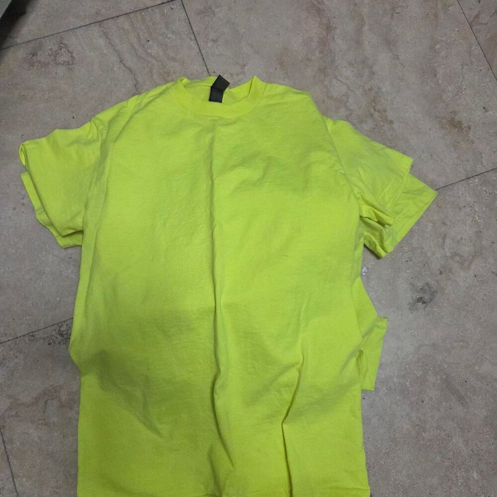 Gildan Men's Yellow and Green T-shirt